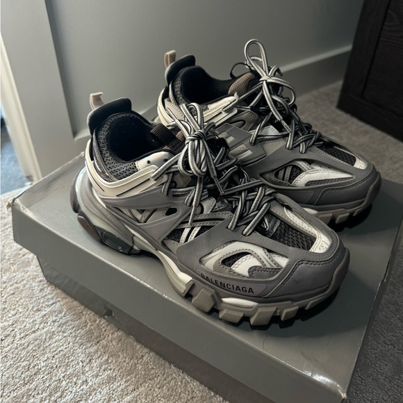 Balenciaga Women’s Track 2 LED - Picture 2 of 5